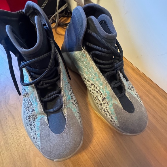 Adidas Yeezy - Picture 5 of 5